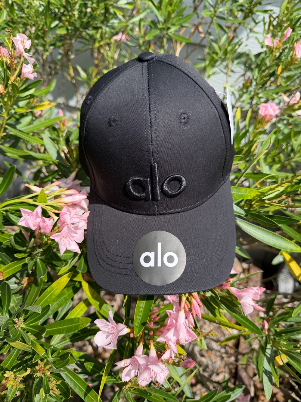 ALO Yoga Off Duty Black Cap - Picture 13 of 16
